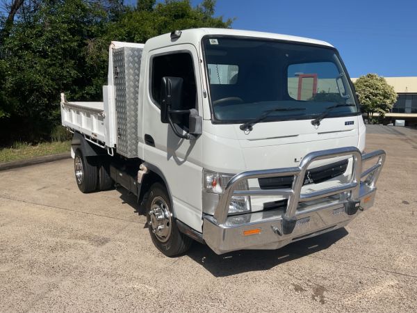 2012 Mitsubishi Canter 715 Tipper Mitsubishi canter 715 image