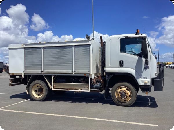 2014 Isuzu FH 550 4x4 Service Truck image