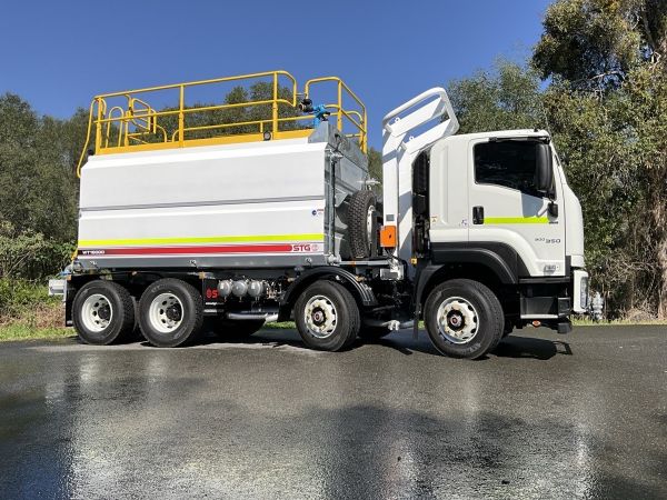 2025 Isuzu FYH 300-350 Water truck 18,000Lt Galvanised image