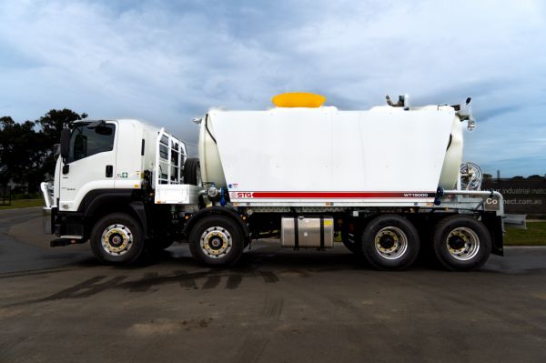 2025 Isuzu FYJ 300-350 Water truck 19,000L POLY WATER TRUCK image