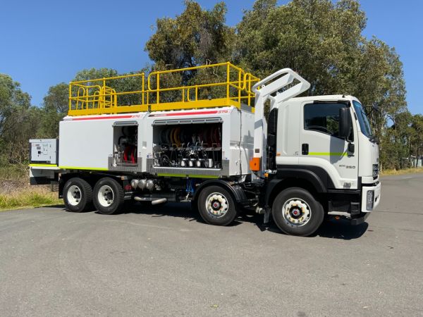 2025 Isuzu FYH 300-350 Service Body 9,000LT DIESEL + 7 x 700LT OIL image