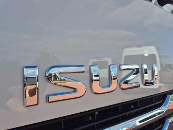 2023 Isuzu FYJ 300-350 Cab chassis 8x4 Auto XLWB Cab/Chassis image