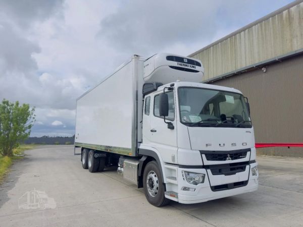 2025 MITSUBISHI image