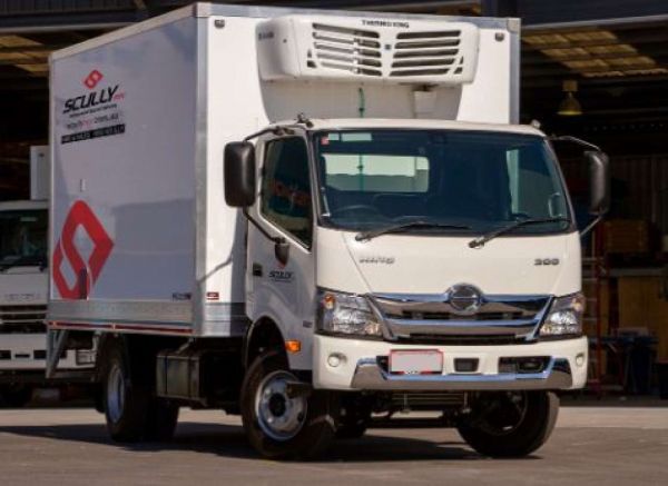 2026 New HINO 300 6 Pallet Refrigerated Truck image