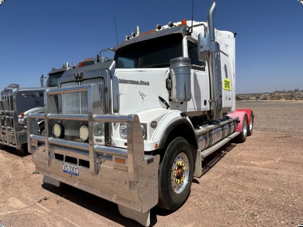 2017 Western Star 4864 FXB 6x4 Prime Mover image