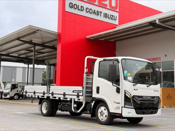 2026 Isuzu NLR 45-150 Tray DT D34 TRAYPACK image
