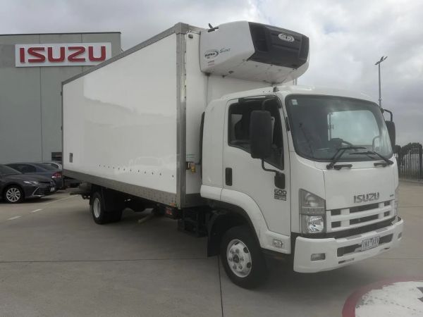 2012 Isuzu Frr 600 Long Refridgerated Manual image