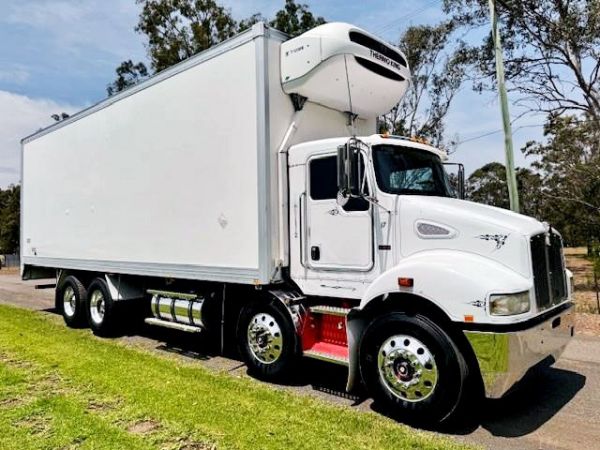 2012 KENWORTH T359 8X4, 13SP, CUMMINS 380HP, 690K KMS 100K KMS ON REBUILD image