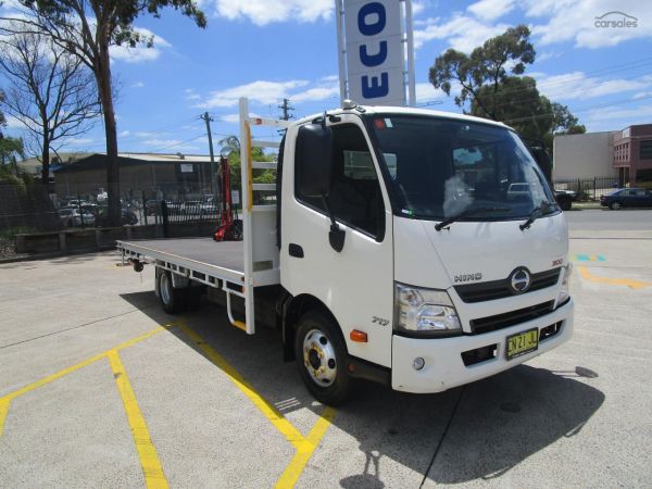 2017 Hino 300 Series 717 image
