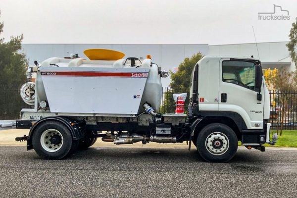 2025 Isuzu FSR 140/120-260 Water truck 8,000L Poly Water Truck image