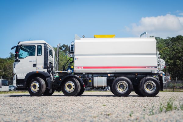 2025 Sinotruk JN1820 New Sinotruk T5G Water truck 18,000LT image