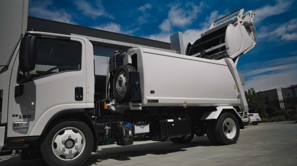 2025 Isuzu NQR 87/80-190 Waste disposal Rear Loader Truck image