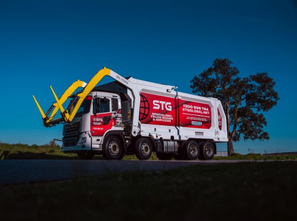 2024 UD CG340 Waste disposal STG Tusks Front Loader image