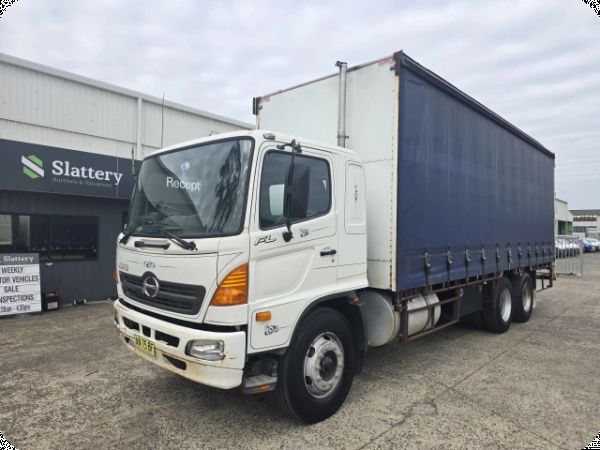 2006 Hino FL 6x2 Curtainsider image