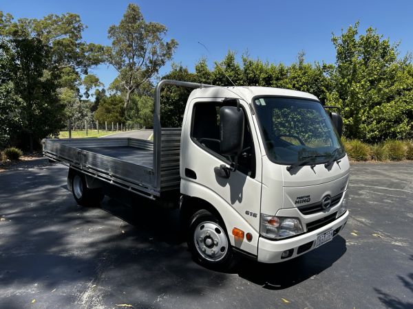 2017 Hino 300 - 616 Tray image