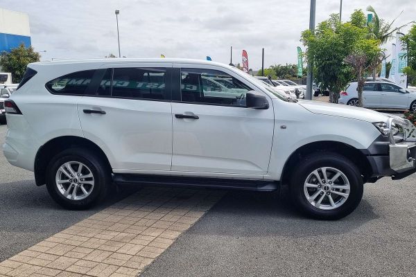 2022 Isuzu MU-X LS-M image