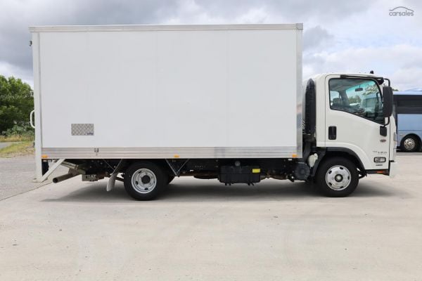 2023 Isuzu N Series NNR 45-150 Pantech image
