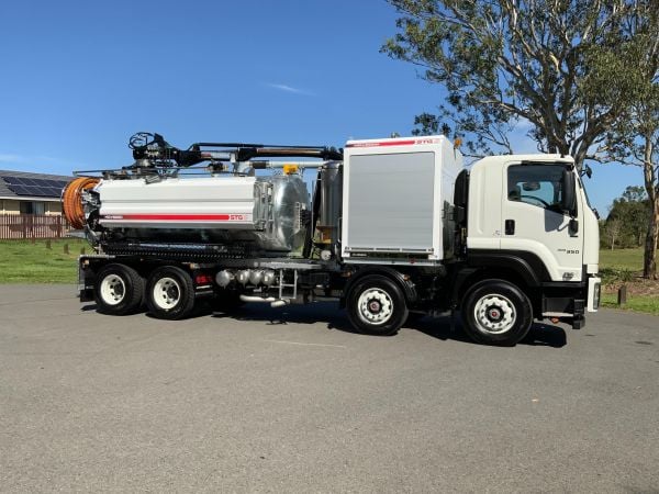 2025 Isuzu FYJ 300-350 Vacuum Tanker STG 8,000L Vacuum Truck image