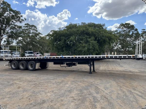 1985 Freighter 45ft Flat Top Tri-Axle Trailer image