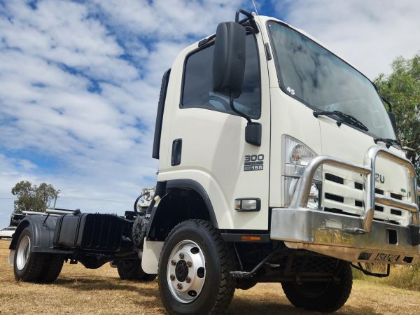 2013 ISUZU NPS300 Cab Chassis image