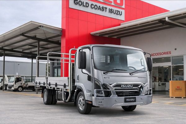 2026 Isuzu NPR 45/65-175 TRADEPACK image