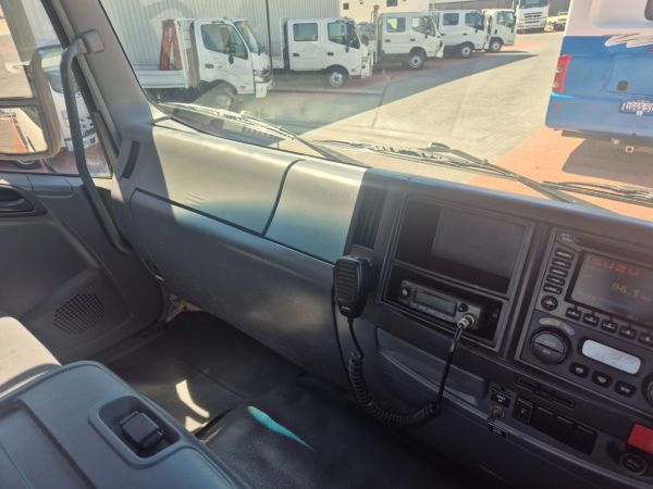 2009 Isuzu FXR 1000 Tipping tray 325HP Tipping Tray image