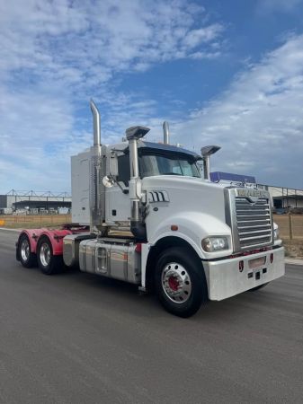 2017 Mack TRIDENT image
