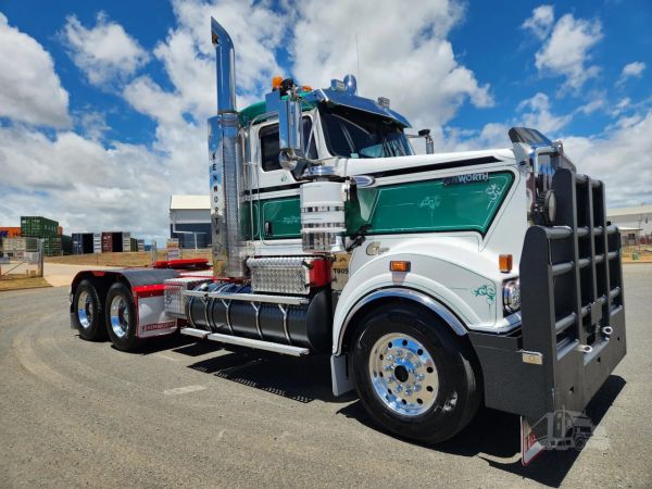 2016 KENWORTH T909 image