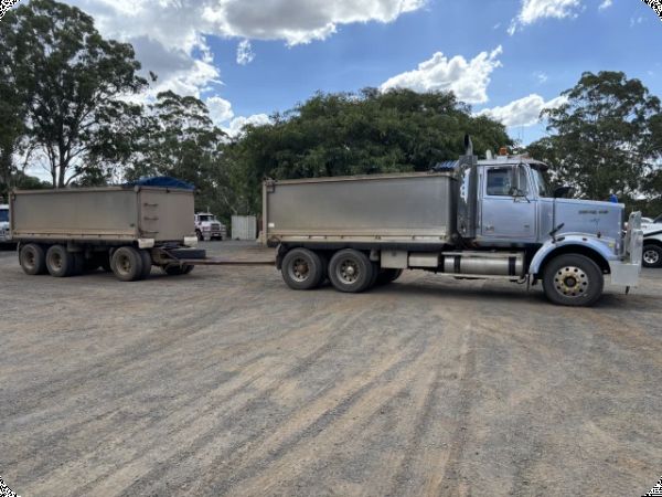 2003 Western Star 4800FX 6x4 Tipper & 2002 Hamelex Super Dog image