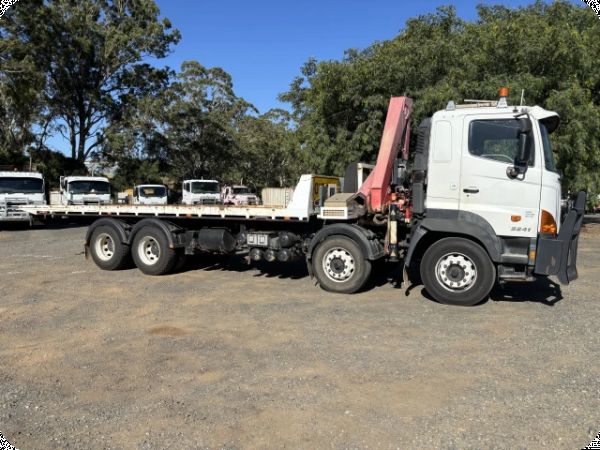 2007 Hino FY 700 FY1EUK 8x4 Tilt Tray image