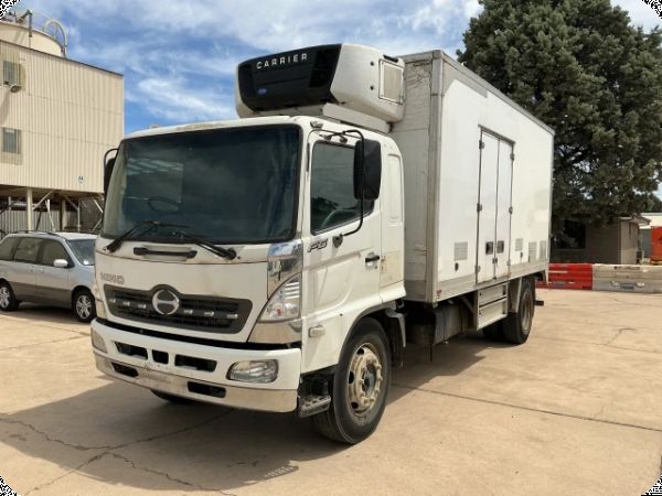 2007 Hino FG1J series 2 4x2 Refrigerated Pantech W/Tailgate Loader image