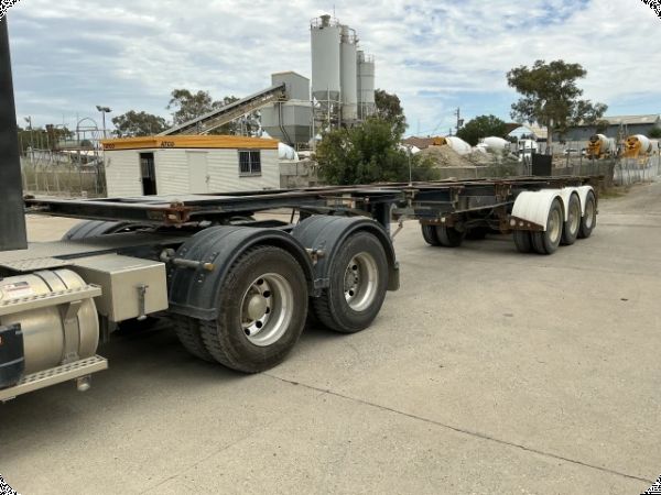 2010 Vawdrey VB S3 Triaxle Skel B Trailer image