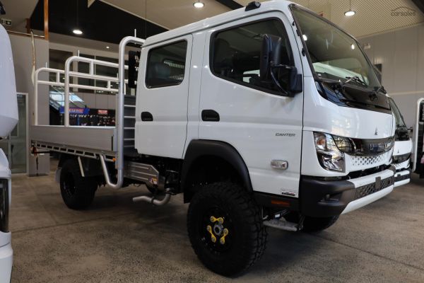 2025 Fuso Canter 4x4 FG Canter Crew Cab image