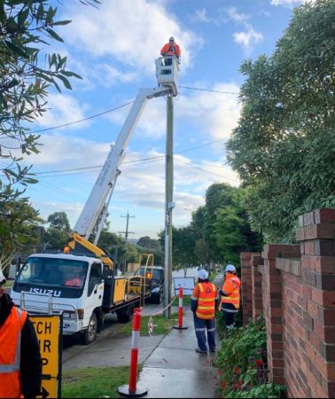 1995 Isuzu NPR 300 EWP image