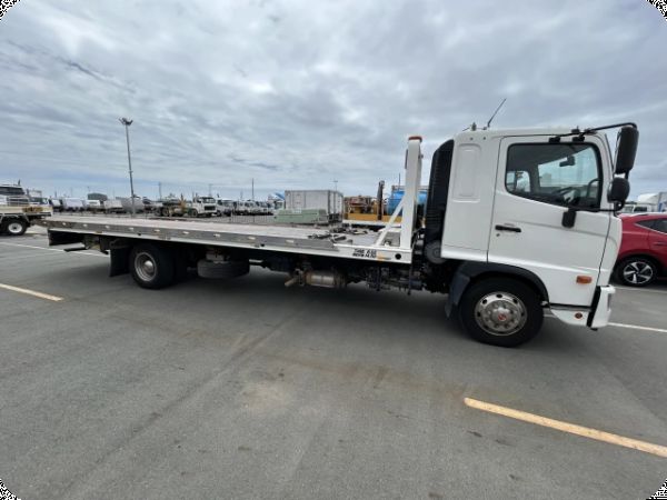 2020 Hino 500 FE 4x2 Tilt Tray image