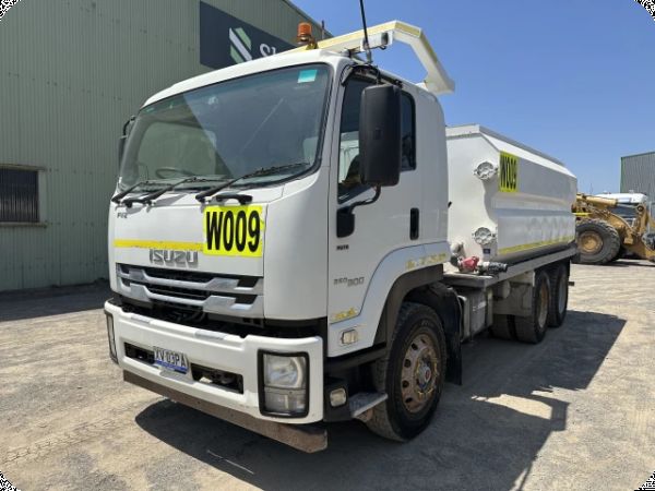 2020 Isuzu FVZ 260 300 6x4 Water Truck image