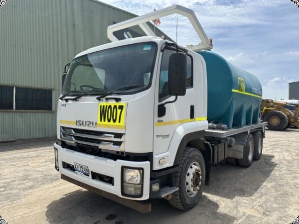 2018 Isuzu FVZ 260 300 6x4 Water Truck image