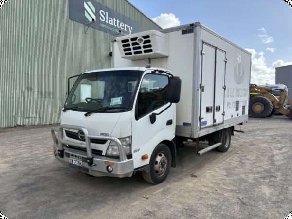 2014 Hino 300 917 4x2 Refrigerated Pantech (**NON-RUNNER**) image