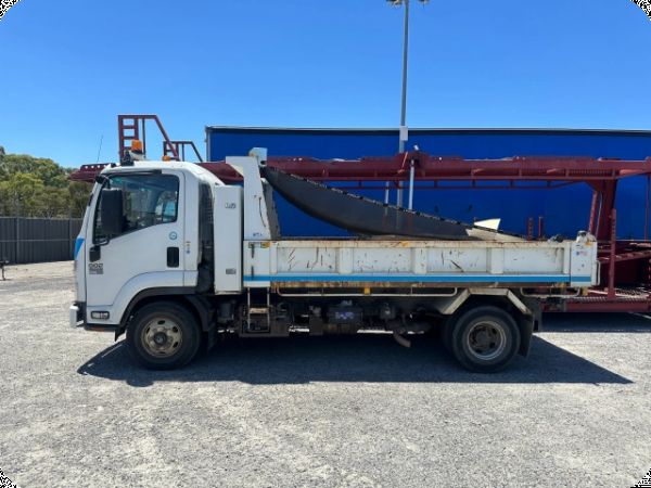 2013 Isuzu FRR500 4x2 Tipper ** TOW ONLY ** image