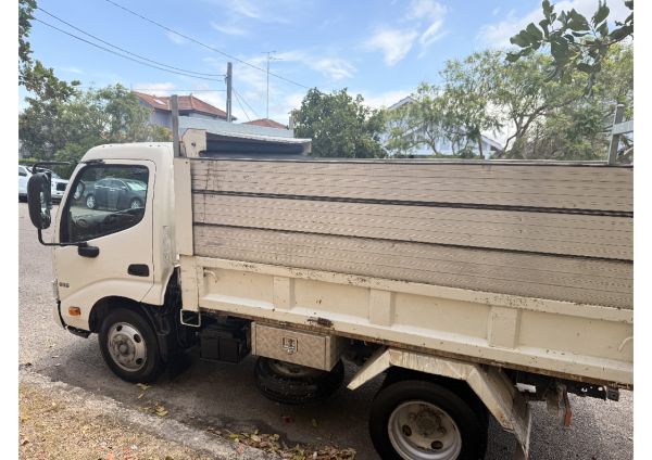 2018 Hino 616 - 300 SERIES Tipper image
