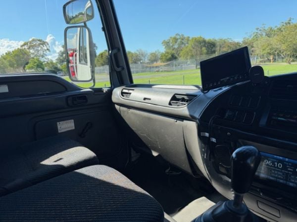 2005 Isuzu FRD 500 TRAY BODY image