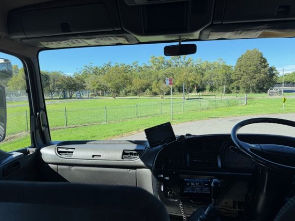 2005 Isuzu FRD 500 TRAY BODY image