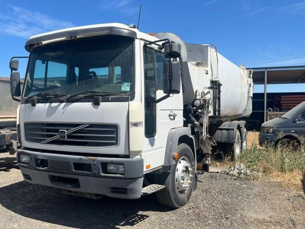 2004 VOLVO FL6 Other image