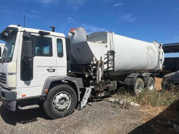 2004 VOLVO FL6 Other image