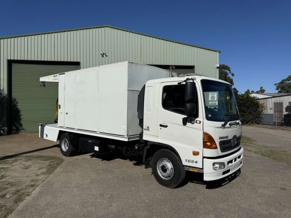 2010 Hino FD 1024 Jetting Truck image