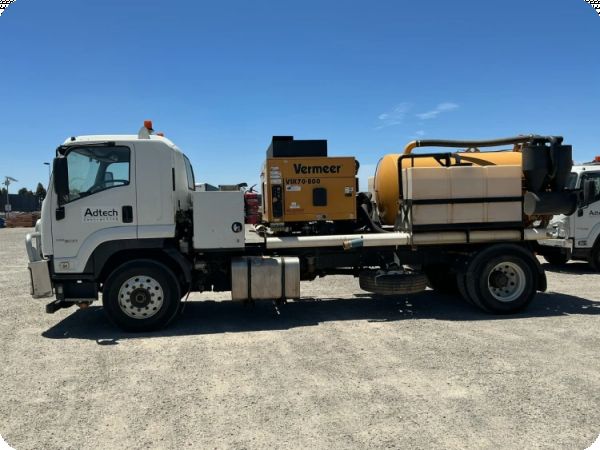 2017 Isuzu FVD 4x2 Vacuum Truck image