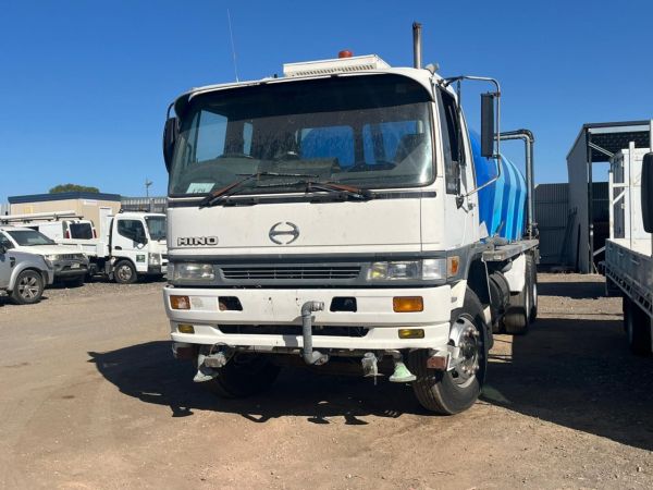 2001 HINO FMIJ Water Truck image