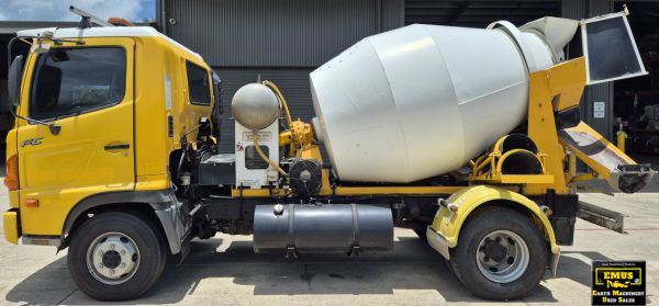 2005 Hino 2.4m3 Concrete Agitator Truck, E.M.U.S TS923 image