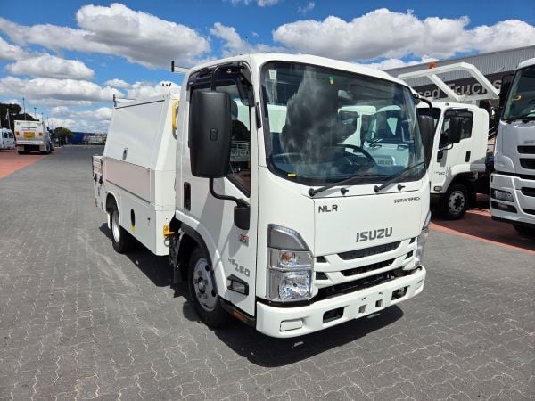 2022 Isuzu NLR 45-150 Service Body NLR45-150 AMT Service Pack X image