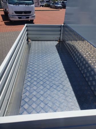 2022 Isuzu NLR 45-150 Service Body NLR45-150 AMT Service Pack X image